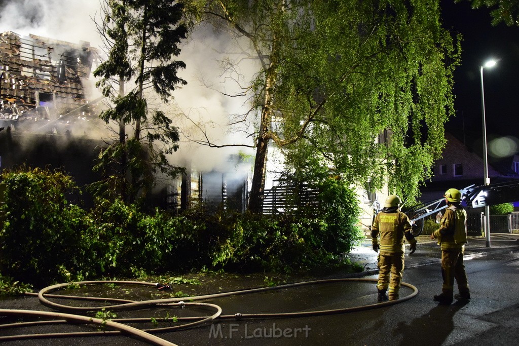 Grossfeuer Einfamilienhaus Siegburg Muehlengrabenstr P0162.JPG - Miklos Laubert